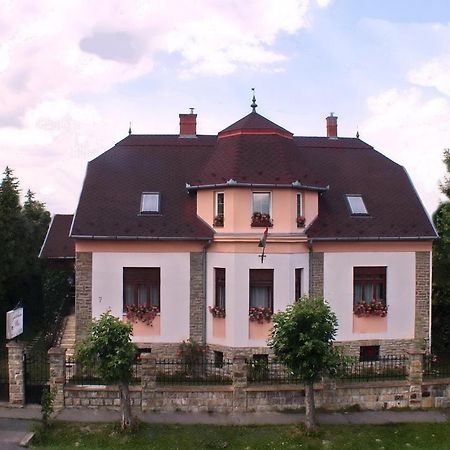 Illes Vendeghaz Hotel Кестели Екстериор снимка