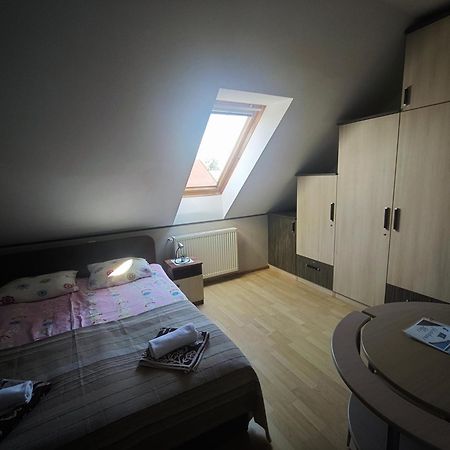 Illes Vendeghaz Hotel Кестели Екстериор снимка