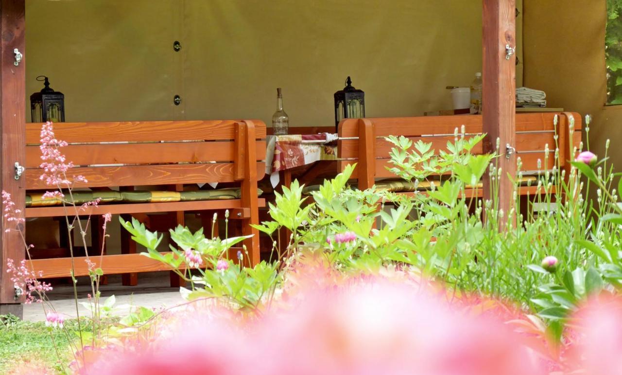 Illes Vendeghaz Hotel Кестели Екстериор снимка
