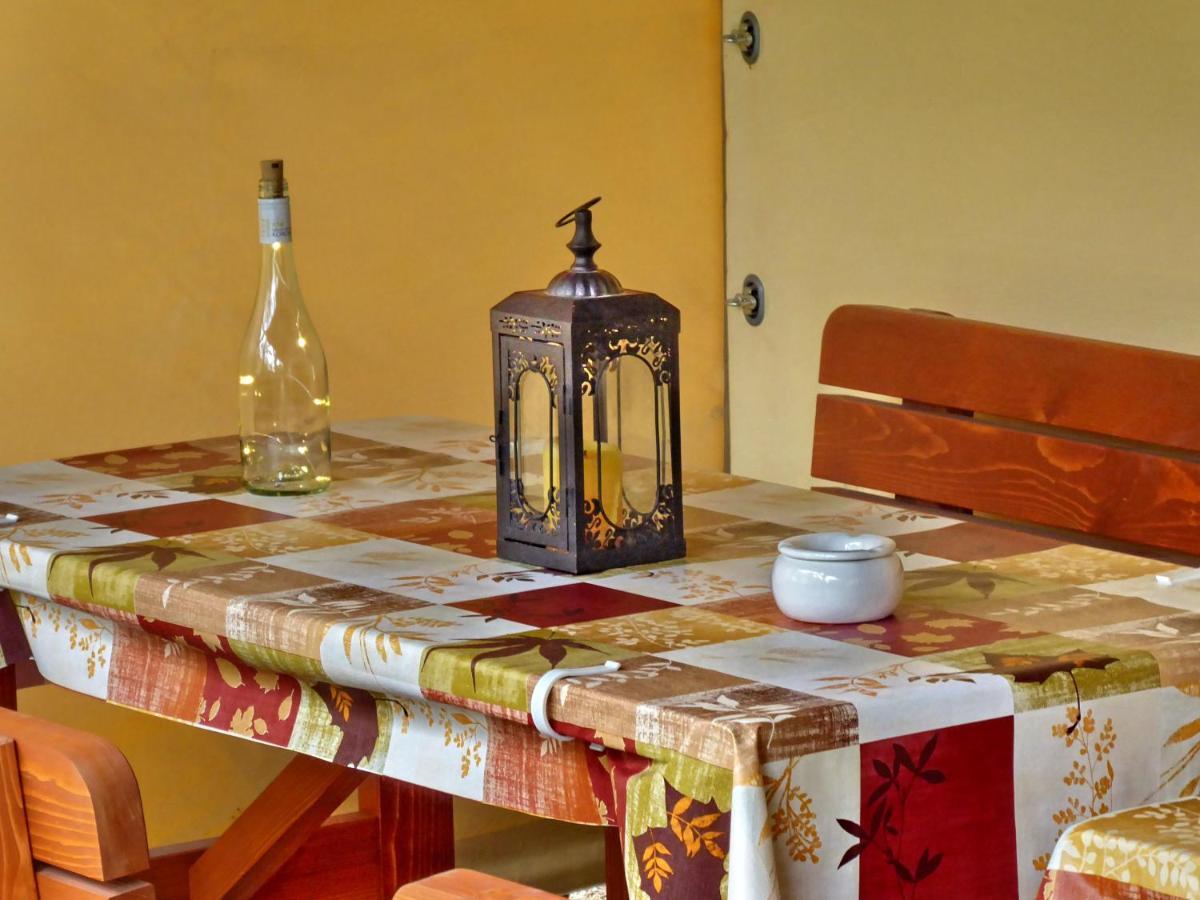Illes Vendeghaz Hotel Кестели Екстериор снимка