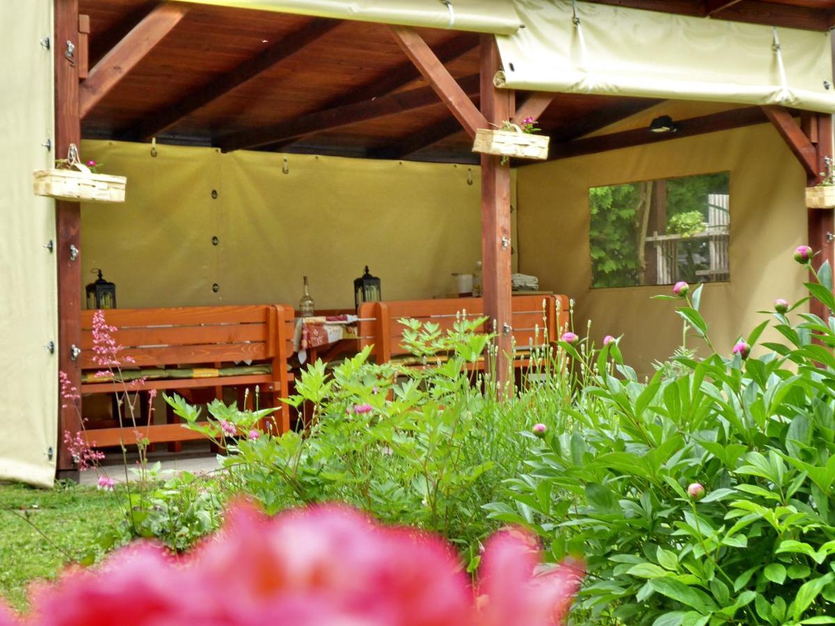 Illes Vendeghaz Hotel Кестели Екстериор снимка