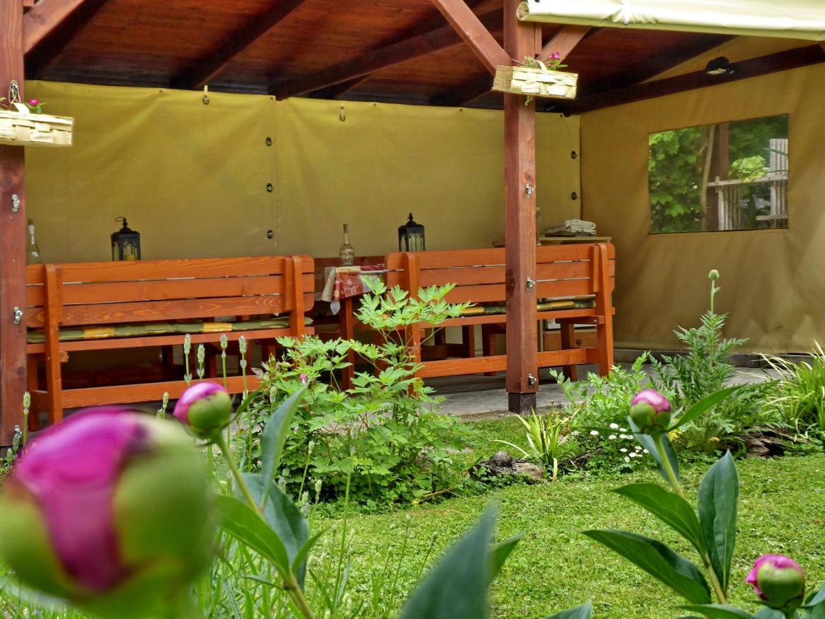Illes Vendeghaz Hotel Кестели Екстериор снимка