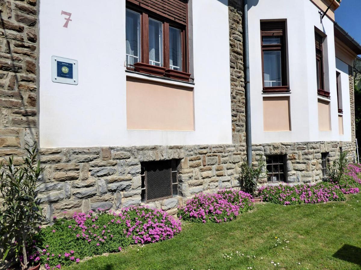 Illes Vendeghaz Hotel Кестели Екстериор снимка