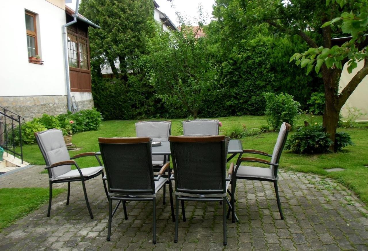 Illes Vendeghaz Hotel Кестели Екстериор снимка