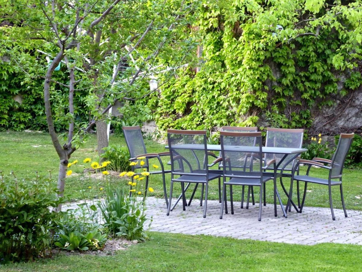 Illes Vendeghaz Hotel Кестели Екстериор снимка
