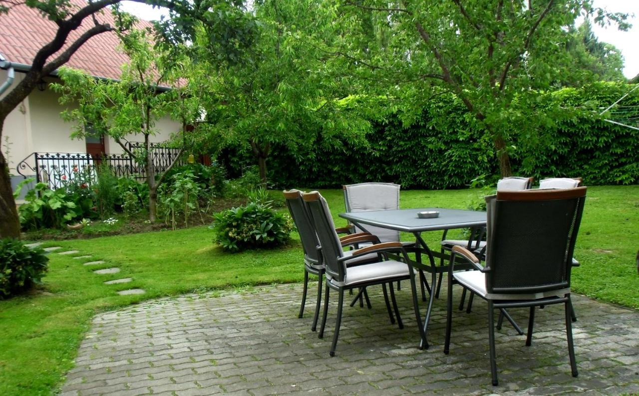 Illes Vendeghaz Hotel Кестели Екстериор снимка
