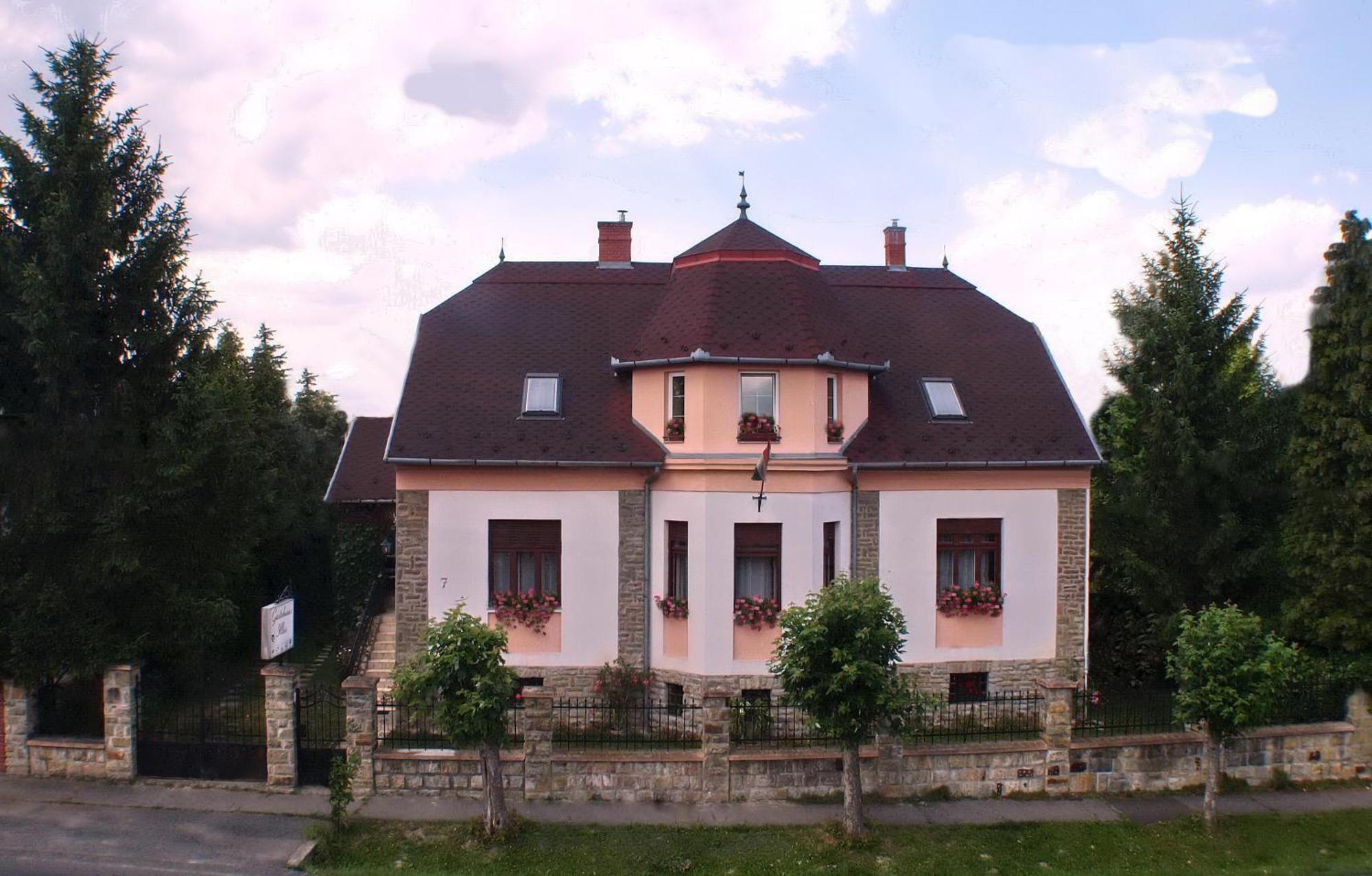 Illes Vendeghaz Hotel Кестели Екстериор снимка
