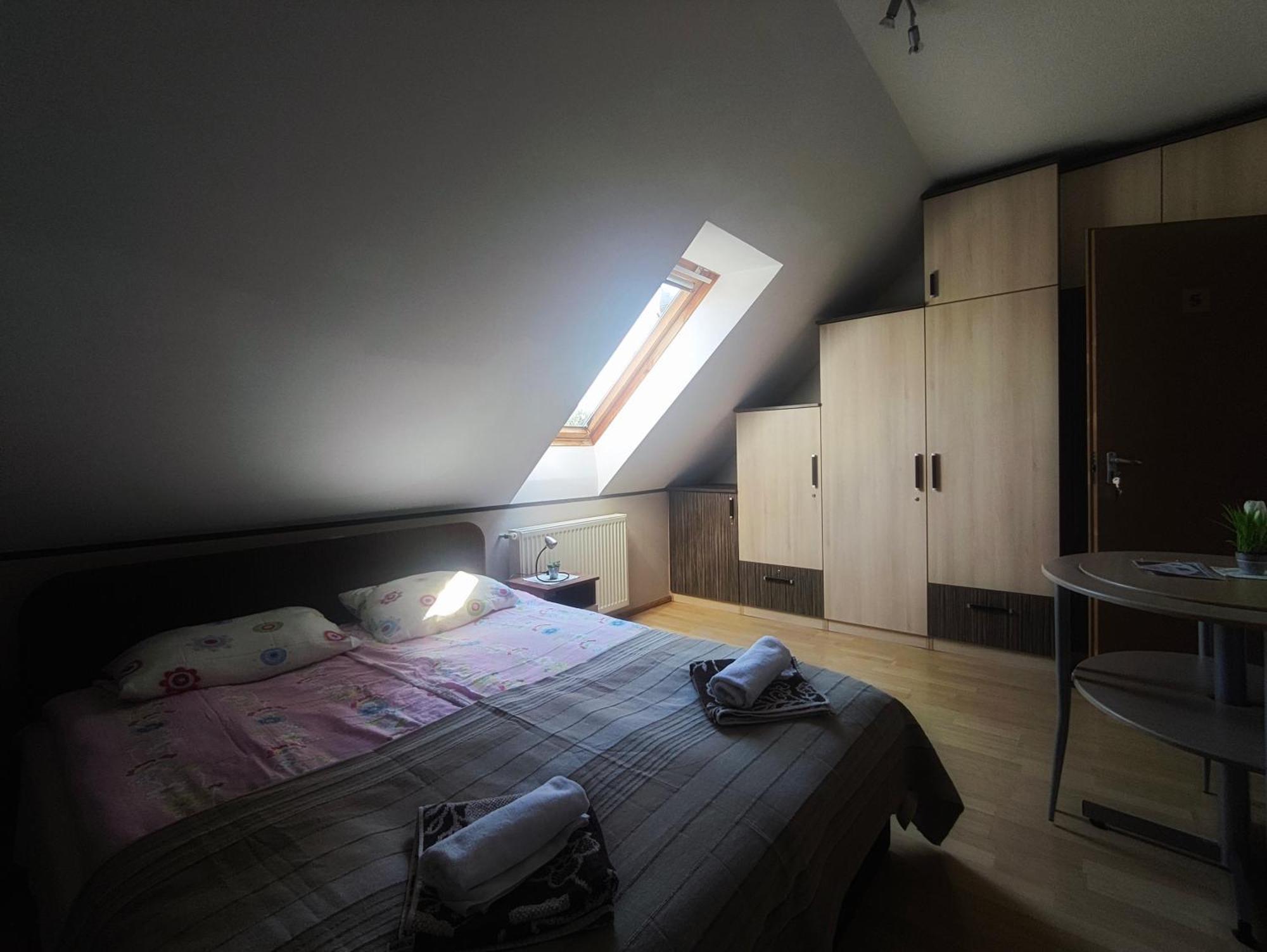 Illes Vendeghaz Hotel Кестели Екстериор снимка