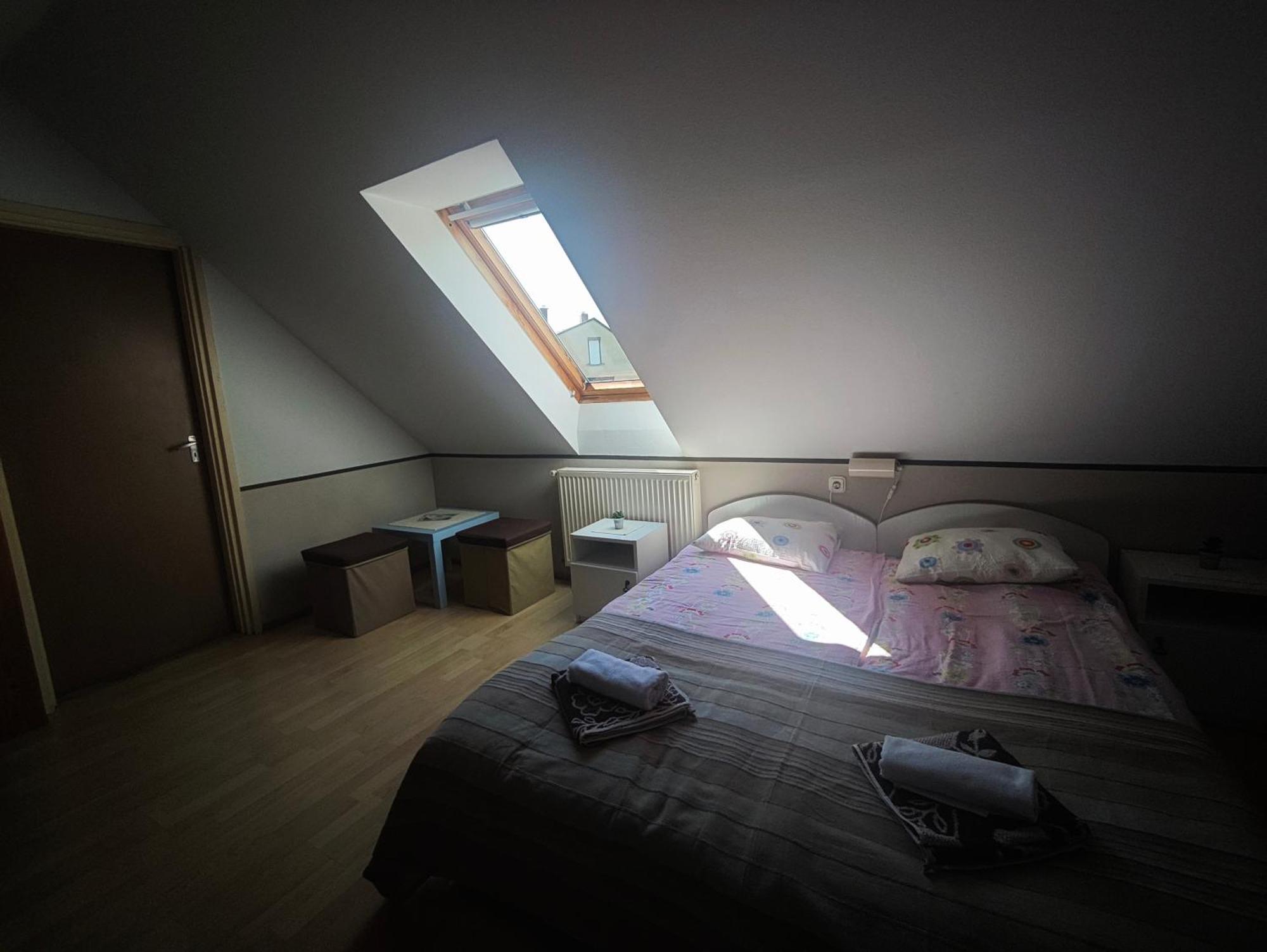 Illes Vendeghaz Hotel Кестели Екстериор снимка