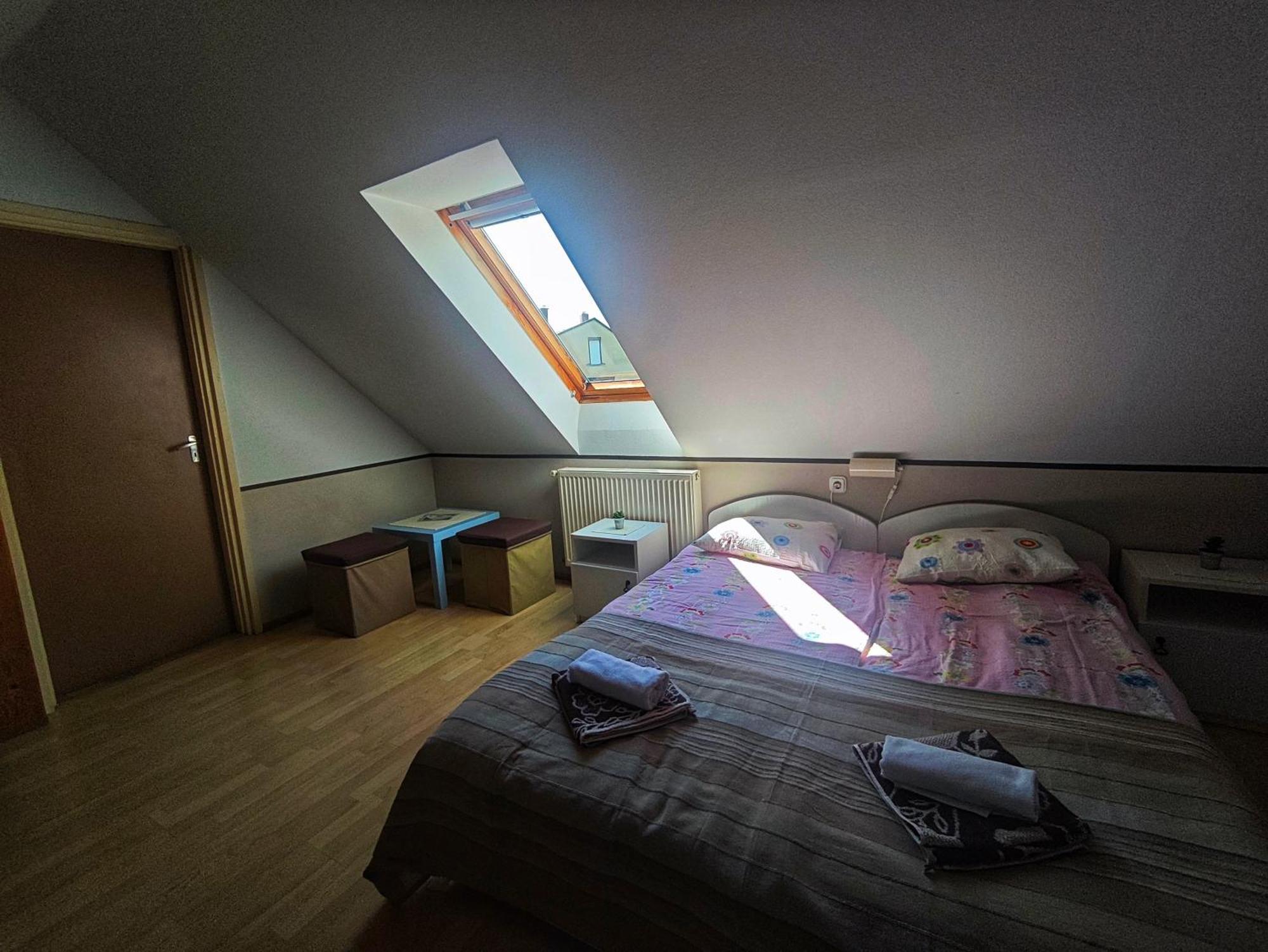 Illes Vendeghaz Hotel Кестели Екстериор снимка
