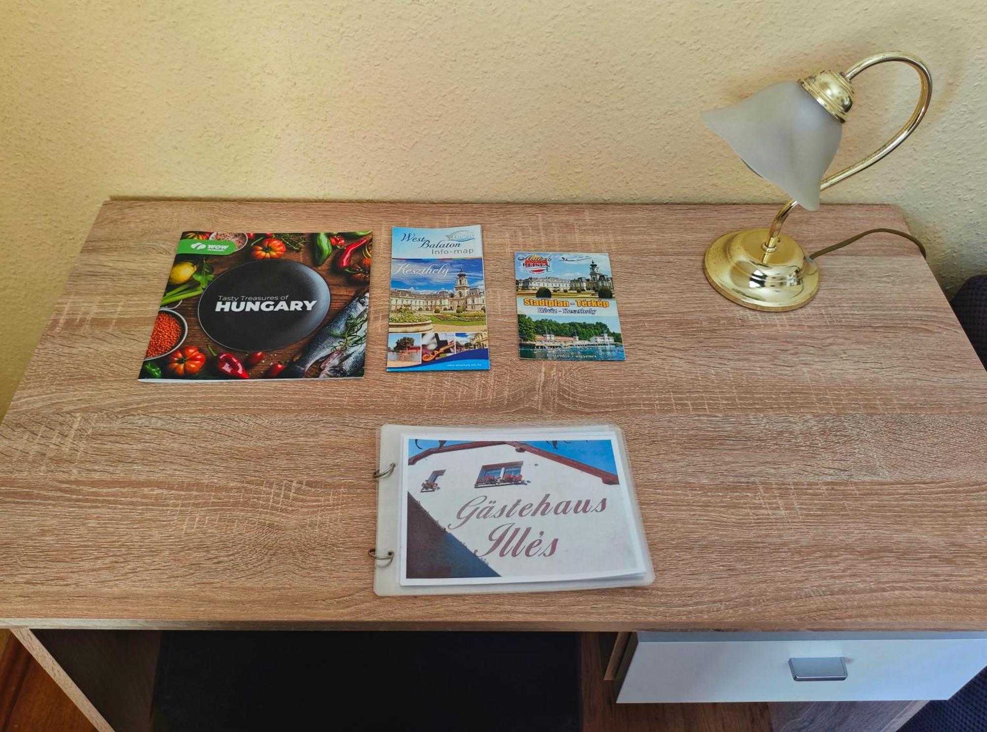 Illes Vendeghaz Hotel Кестели Екстериор снимка
