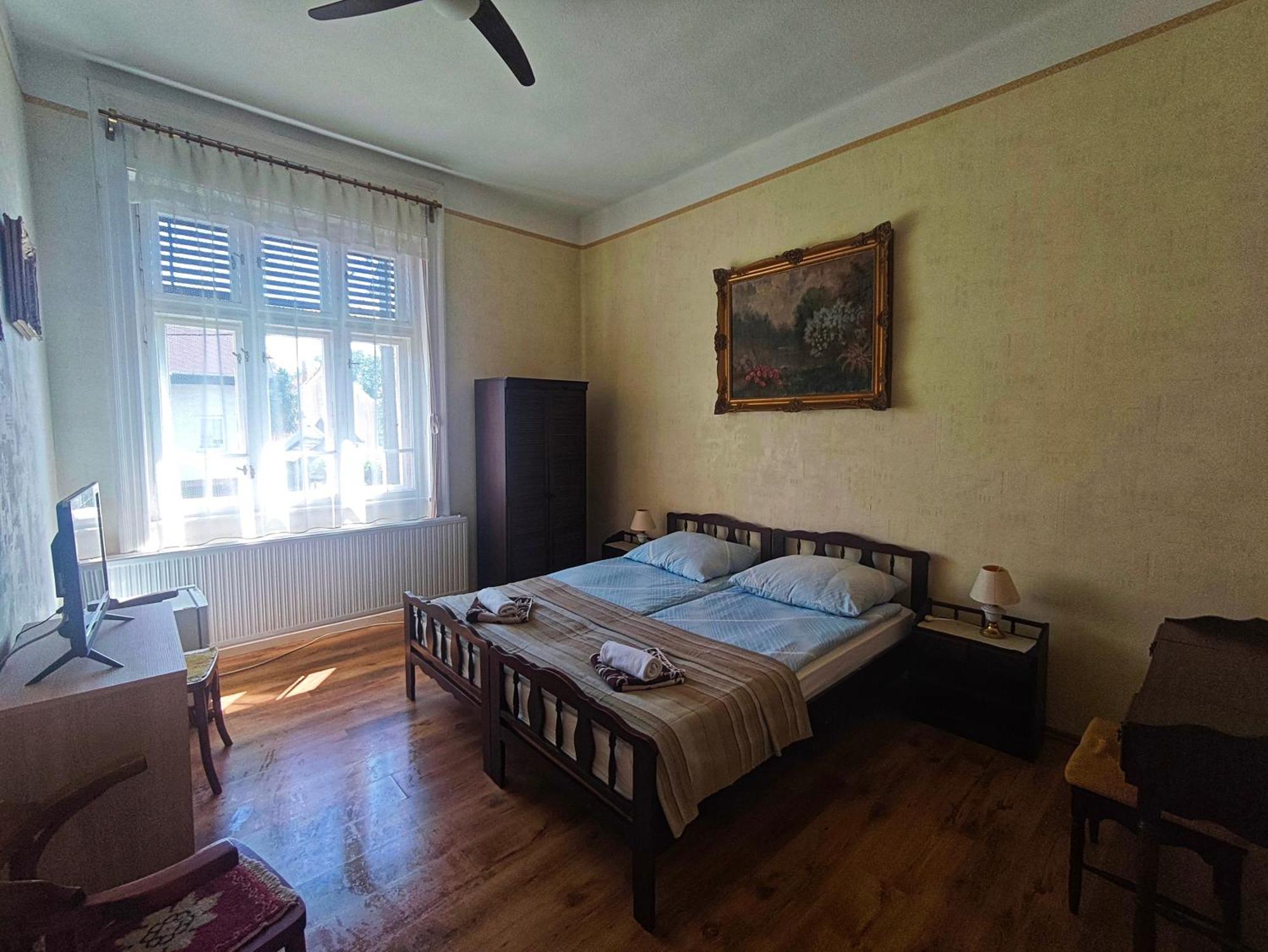 Illes Vendeghaz Hotel Кестели Екстериор снимка