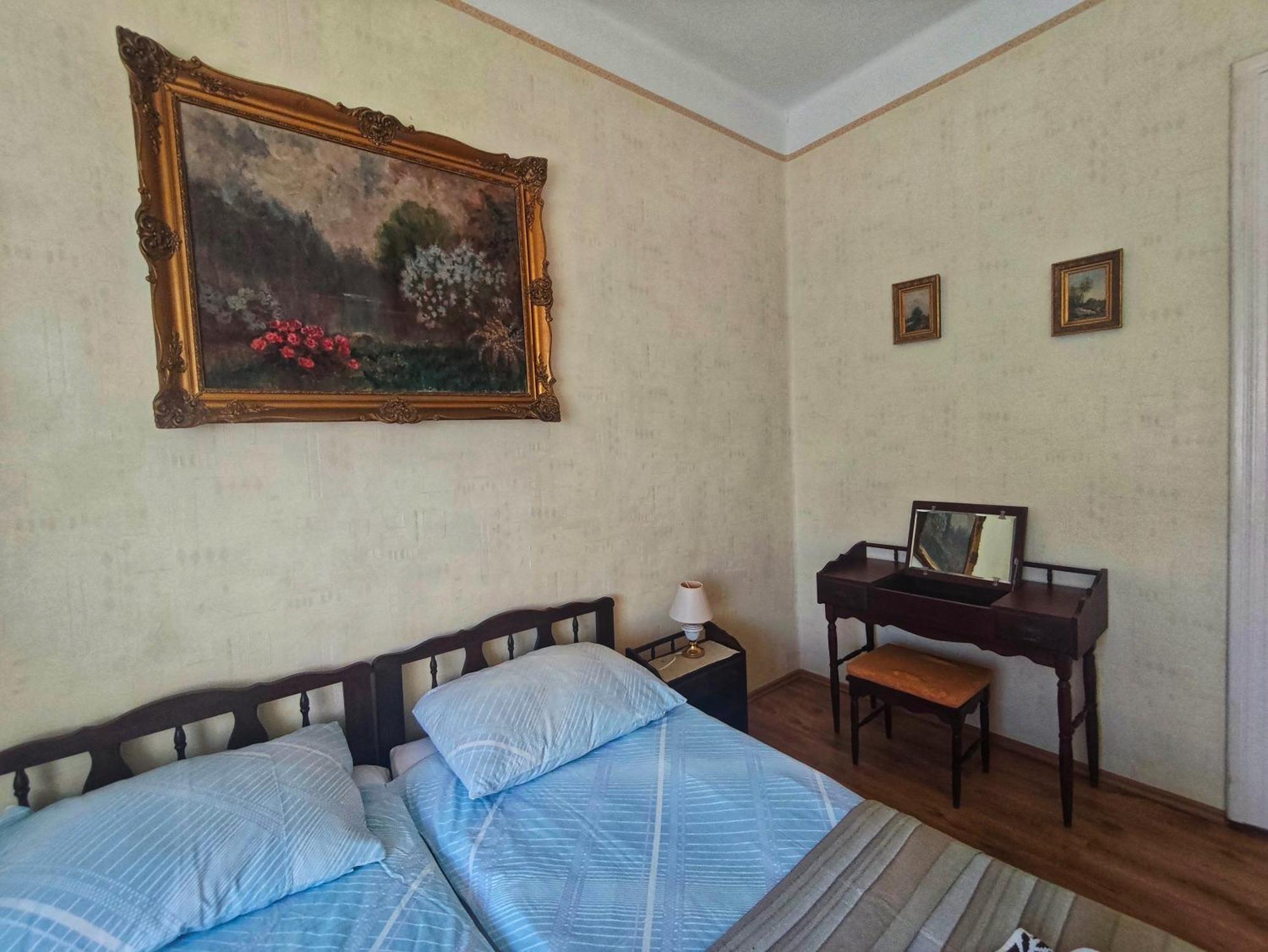 Illes Vendeghaz Hotel Кестели Екстериор снимка